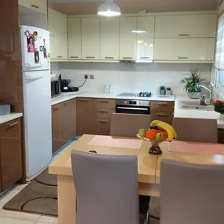 Zoe's Cozy Near Airport Apartment Artemida (Attica)