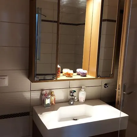 Apartment Zoe's Cozy Near Airport