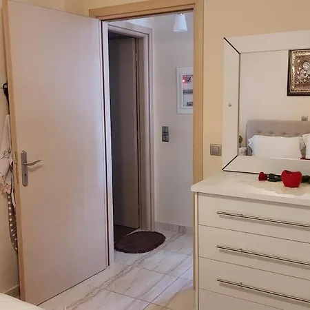 Zoe's Cozy Near Airport Apartment