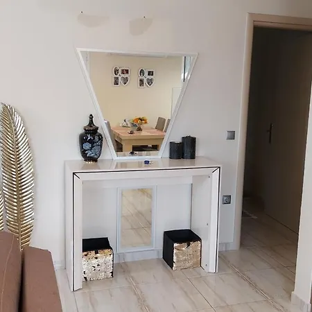 Zoe's Cozy Near Airport Apartment Artemida (Attica)