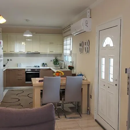 Zoe's Cozy Near Airport * Artemida (Attica)