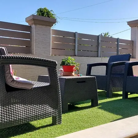 Zoe's Cozy Near Airport Artemida (Attica)