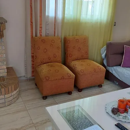 Zoe's Cozy Near Airport Apartment